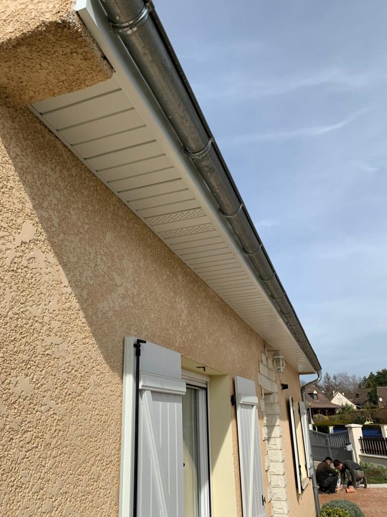 Dessous de toit et gouttière rénovés